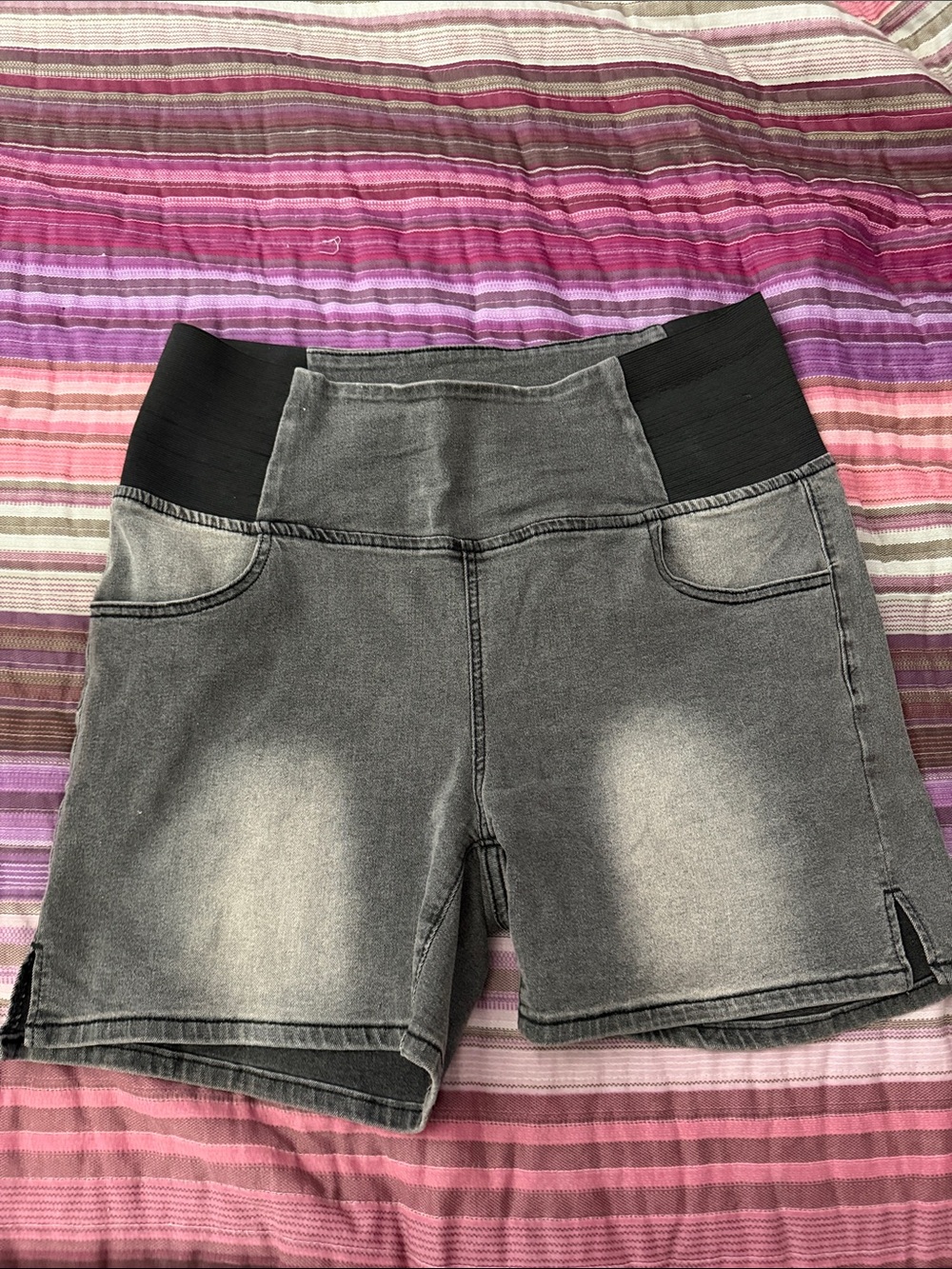 Women’s Pull-On Stretch Black Denim Shorts